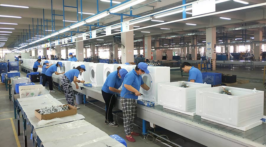 高效率！員工們忙碌地開(kāi)展巴西客戶的衣物烘干機(jī)生產(chǎn)工作