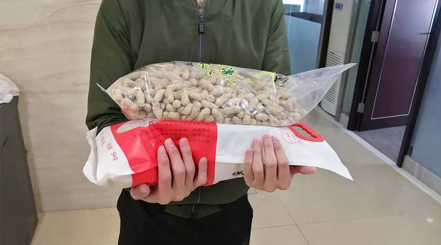 新春關(guān)懷 禮滿情暖！金環(huán)電器給員工發(fā)年貨